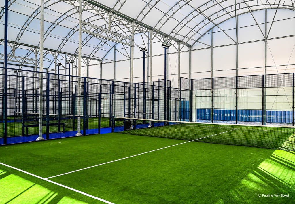 Terrain de padel semi-couvert au Domaine de Rocquevielle