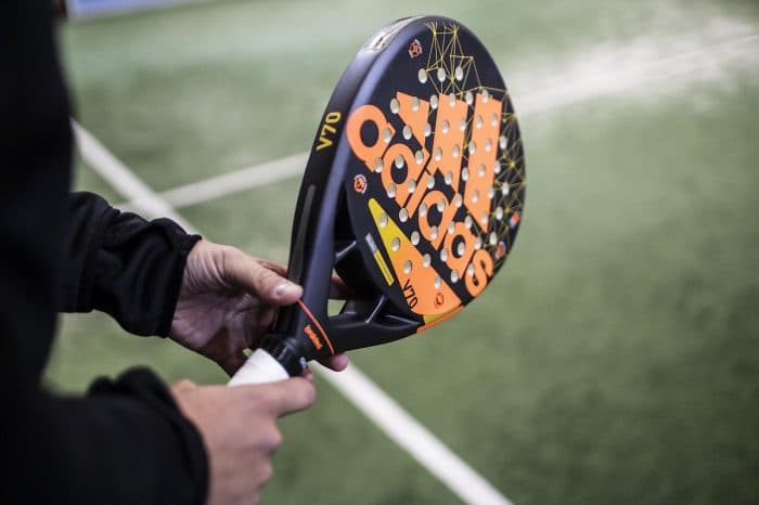 /blog/pourquoi-le-padel-est-linvestissement-sportif-le-plus-rentable-en-2026/3bab12752cda85581a8cd350d7dde30b-1.jpeg
