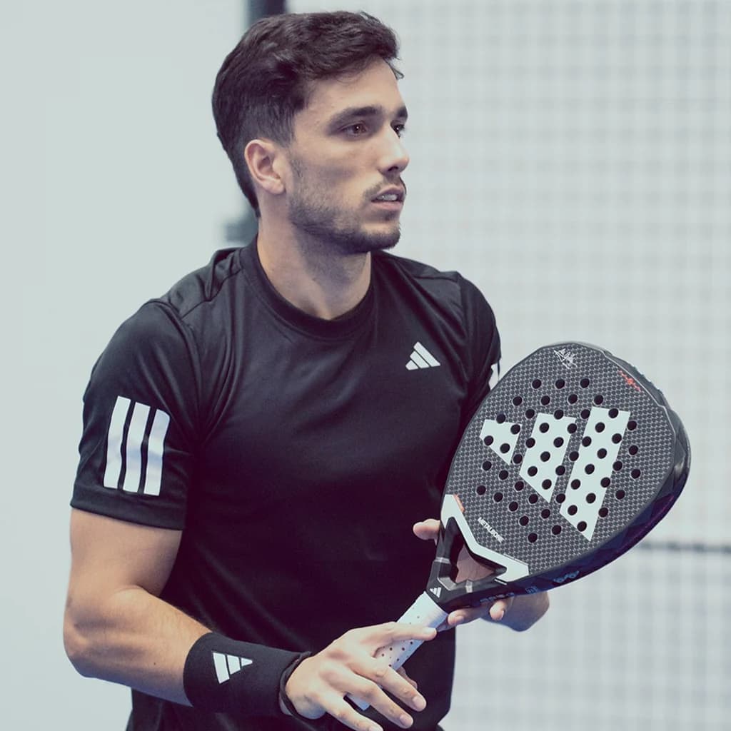 /pages/guides-et-conseils-padel-raquettes-padel-pros/Metalbone-3.4-2025-alejandro.webp