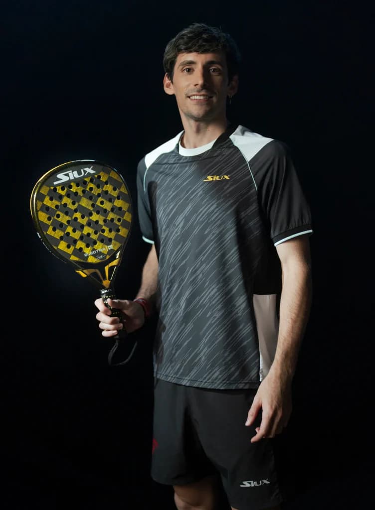/pages/guides-et-conseils-padel-raquettes-padel-pros/SIUX-ELECTRA-STUPA-PRO-ST4-752x1024.webp